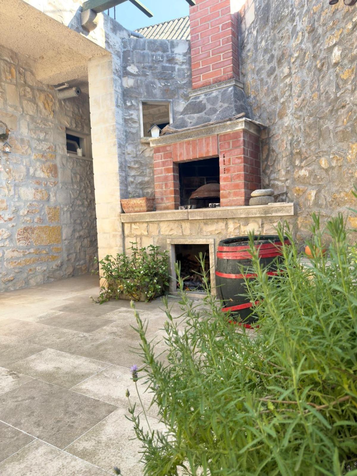 Visilo Stone House Pucisca Exterior foto