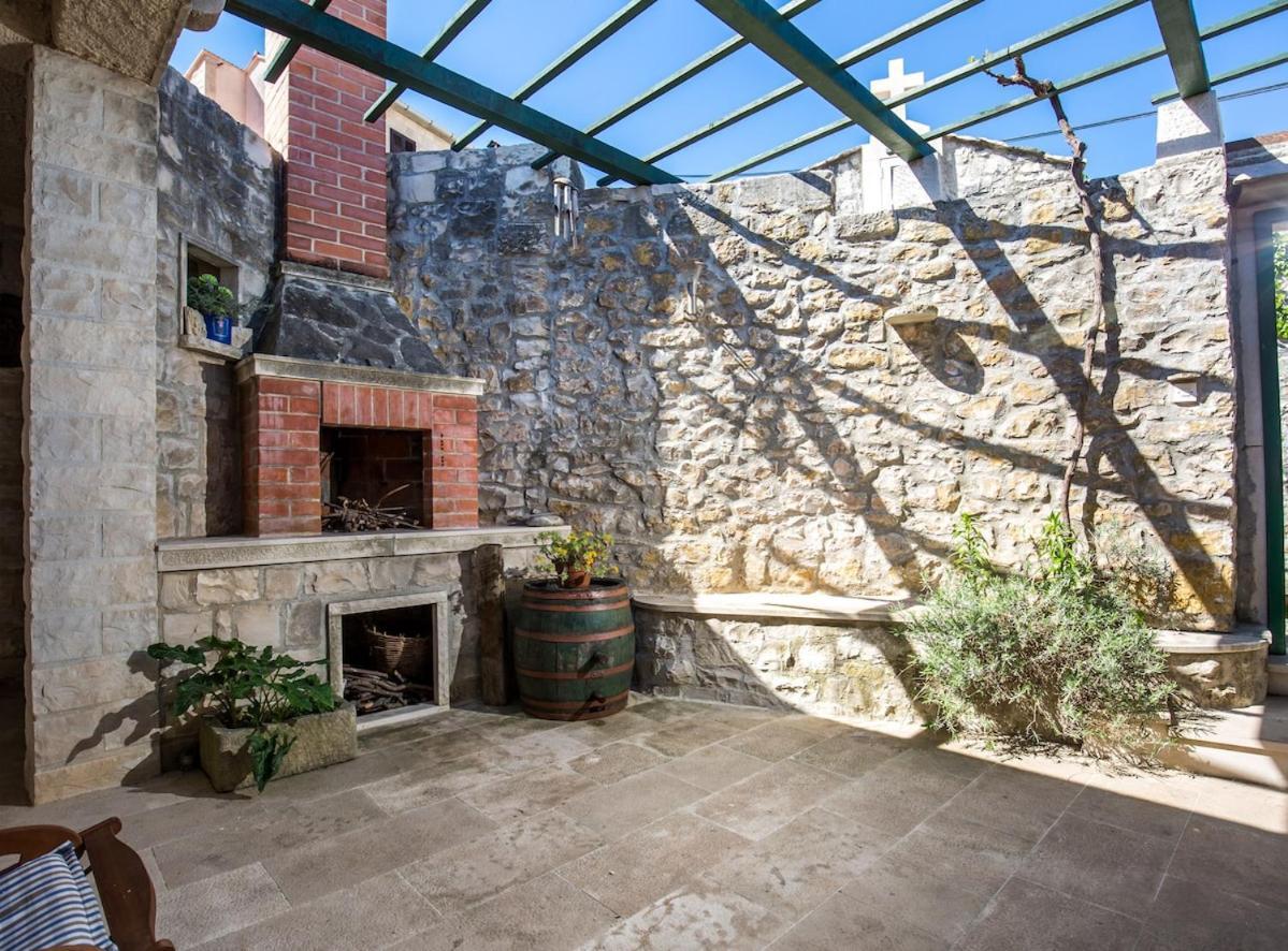 Visilo Stone House Pucisca Exterior foto