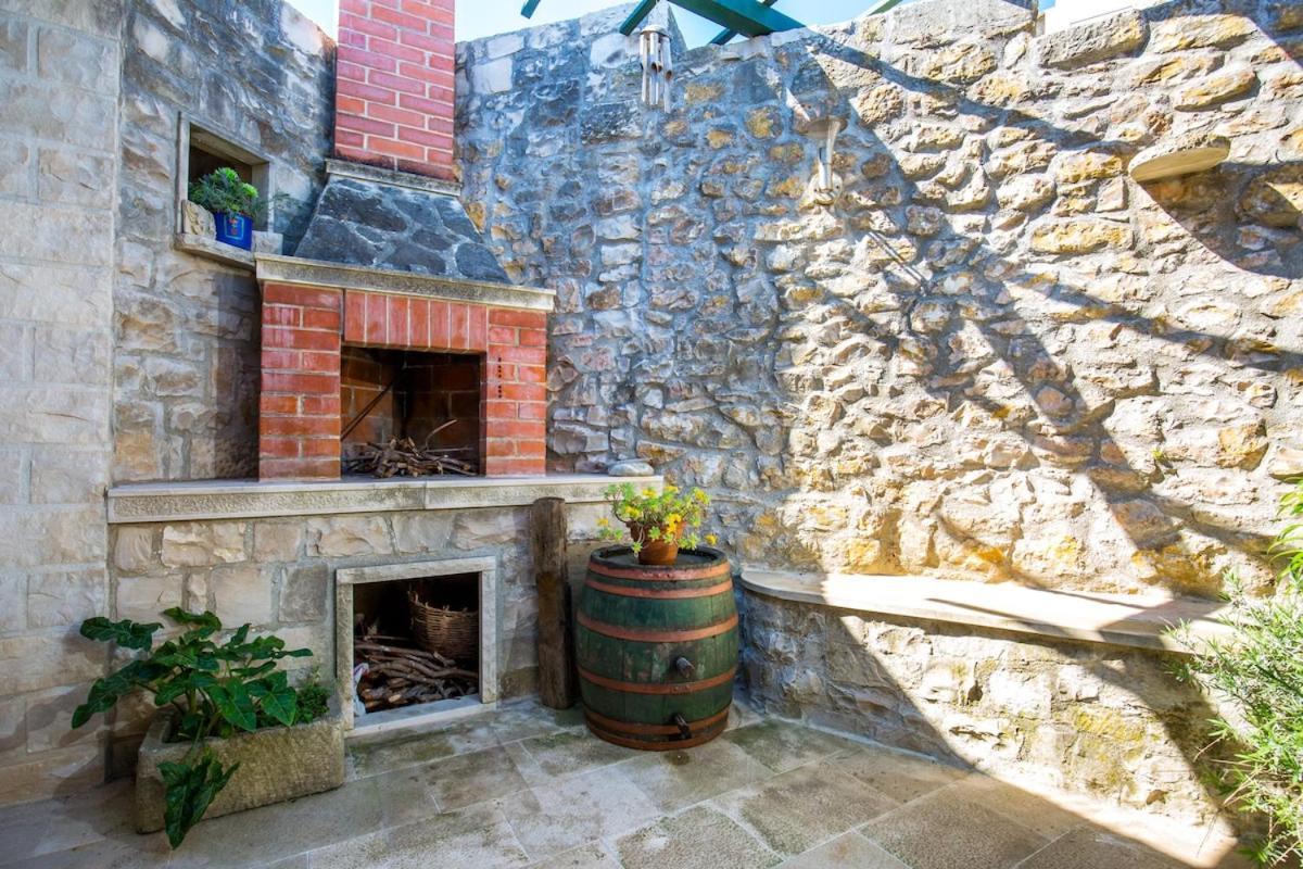 Visilo Stone House Pucisca Exterior foto