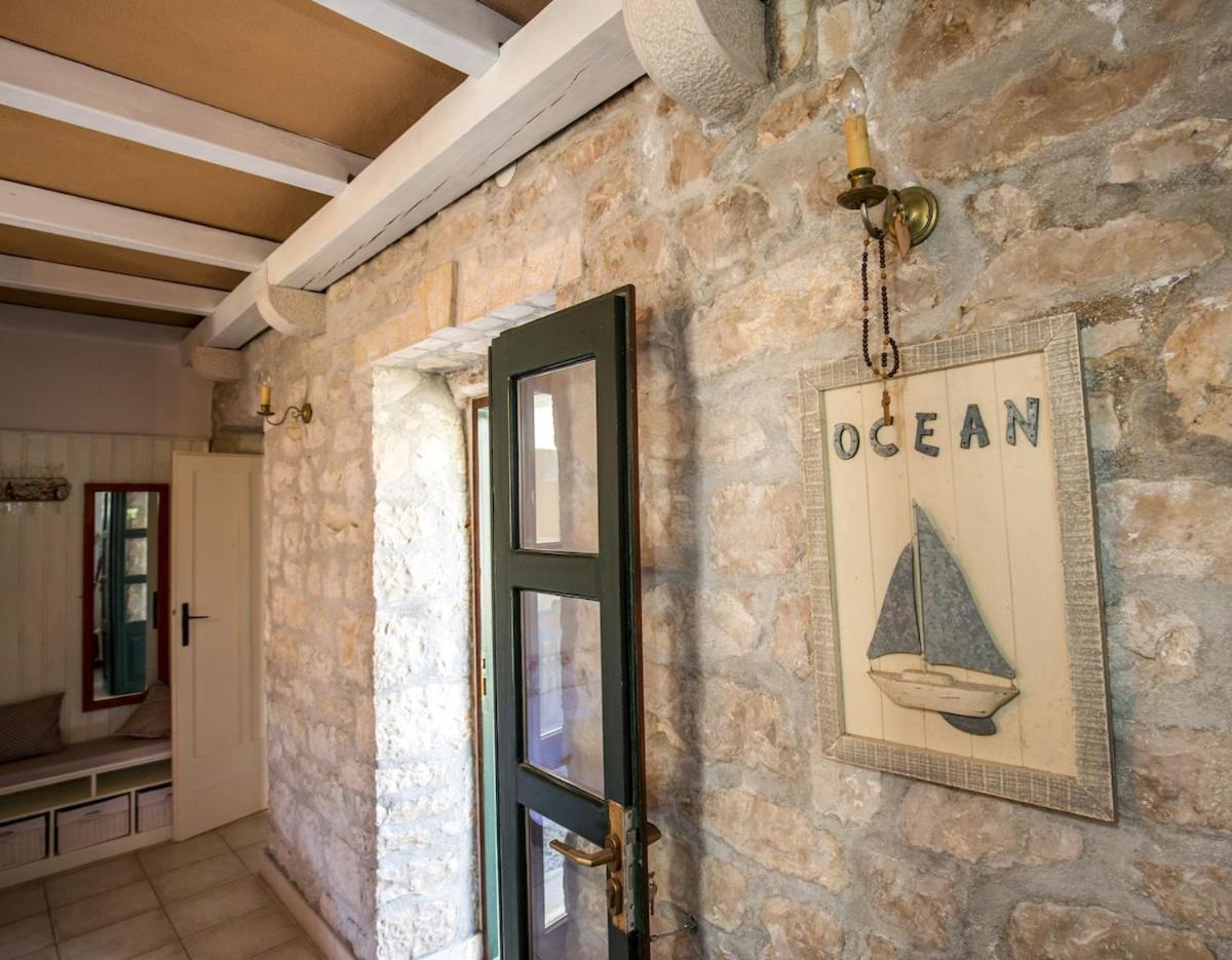 Visilo Stone House Pucisca Exterior foto